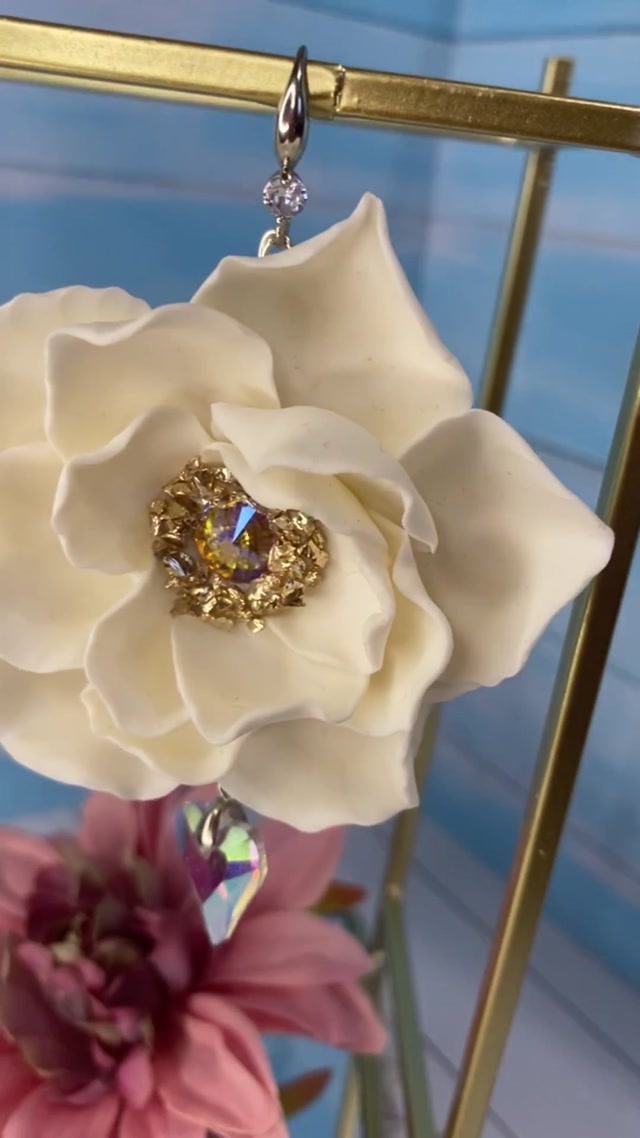 video-output-7f733d8d-919a-409f-a4bc-d95857d0efbe-1.mp4